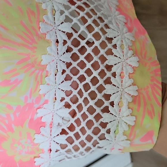 Lilly Pulitzar - Picture 5 of 6